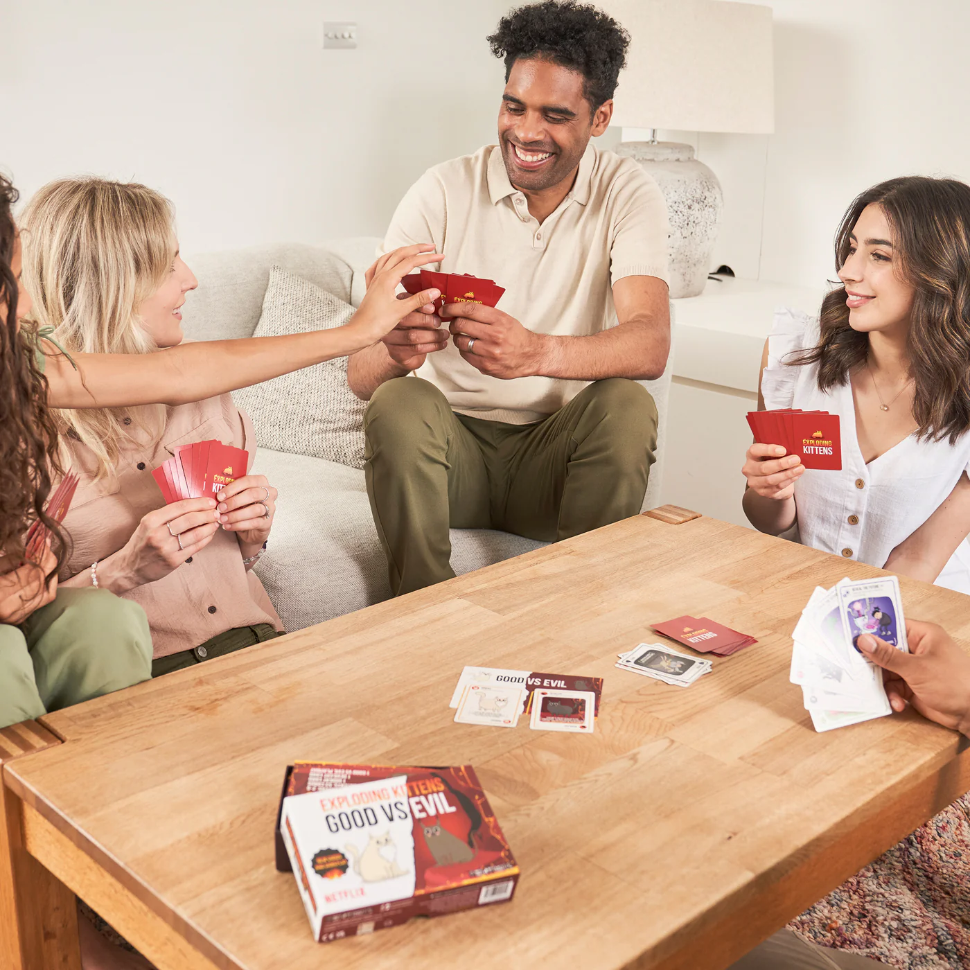 Exploding Kittens: Good vs Evil - Image 3